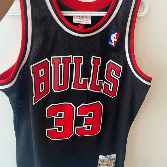 Authentic Scottie Pippen NBA jersey - Picture 5 of 5